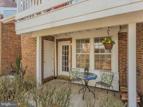 2618-C ARLINGTON MILL DR S #3, Arlington, VA 22206