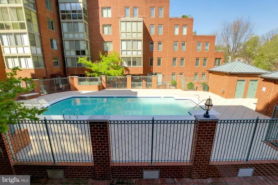 1050 TAYLOR ST #1-213, Arlington, VA 22201