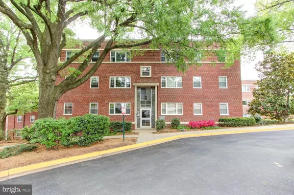 1305 ODE ST N #332, Arlington, VA 22209