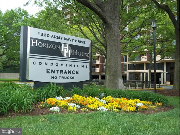 1300 ARMY NAVY DR #428, Arlington, VA 22202