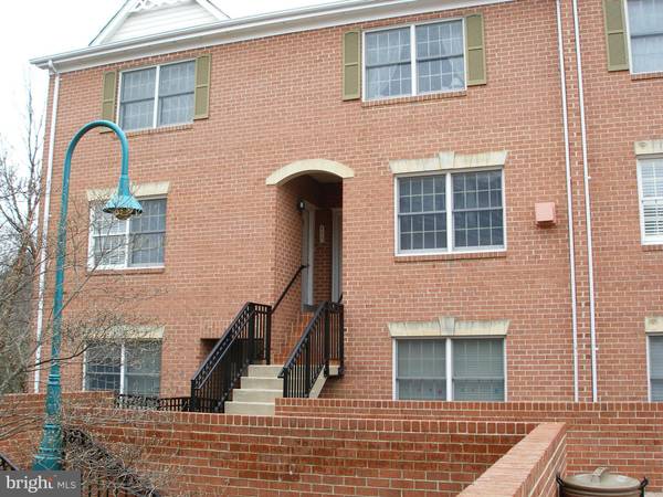 6932 FAIRFAX DR #300, Arlington, VA 22213