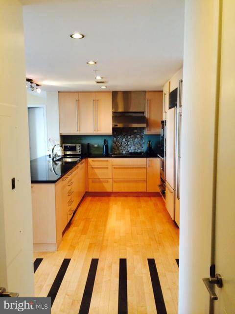 Arlington, VA 22201,2001 15TH ST N #1114