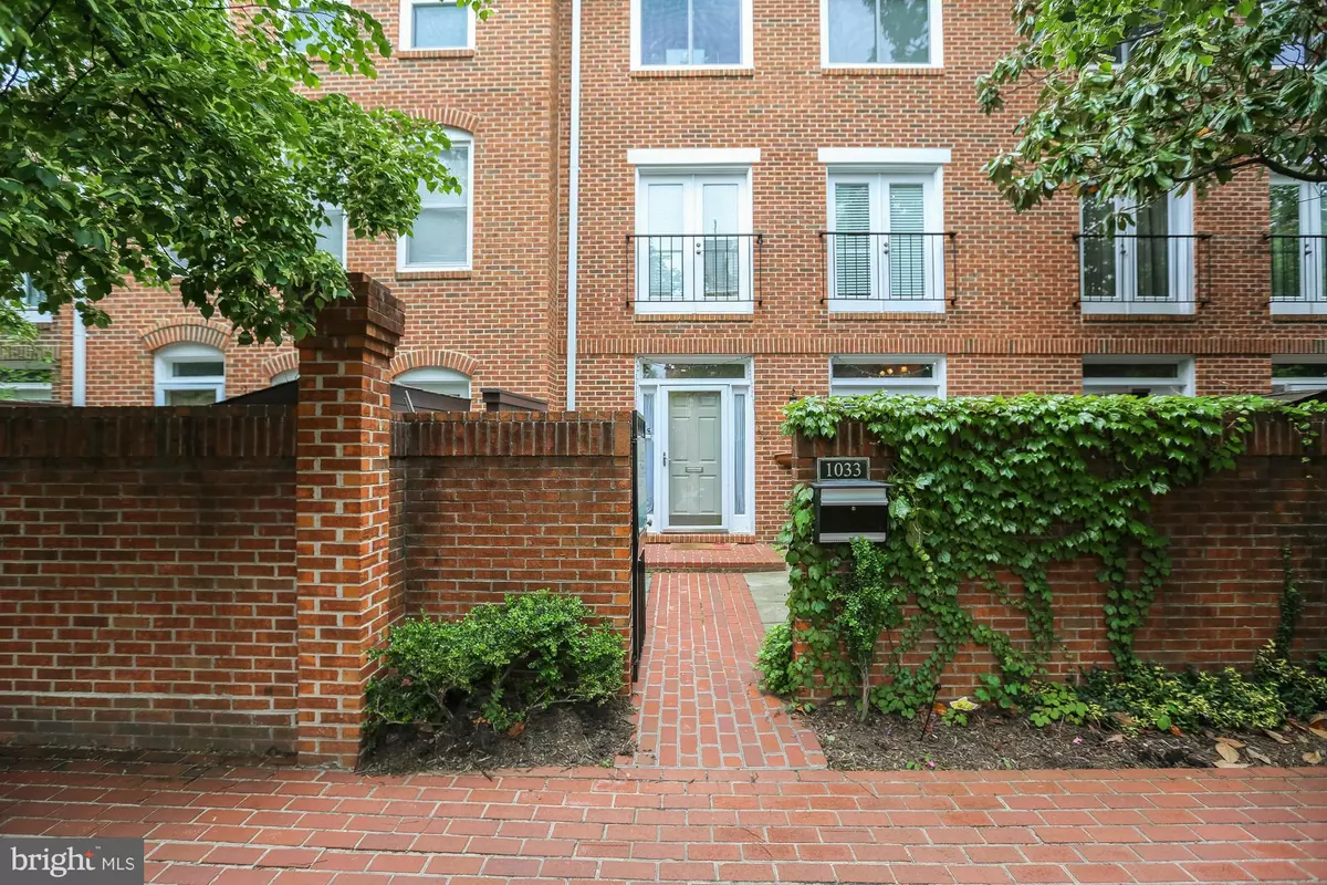 Arlington, VA 22201,1033 STAFFORD ST