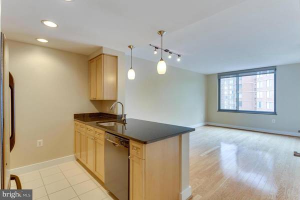 Arlington, VA 22201,2001 15TH ST N #617