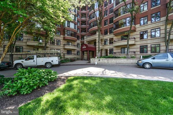 2400 CLARENDON BLVD #801, Arlington, VA 22201