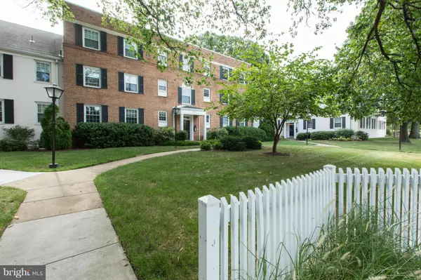 1317 WALTER REED DR S #17301, Arlington, VA 22204