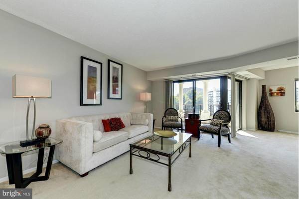 1600 OAK ST N #526, Arlington, VA 22209