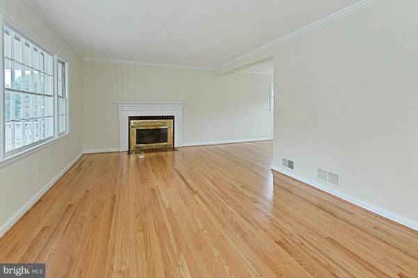 Arlington, VA 22204,22 HIGHLAND ST S