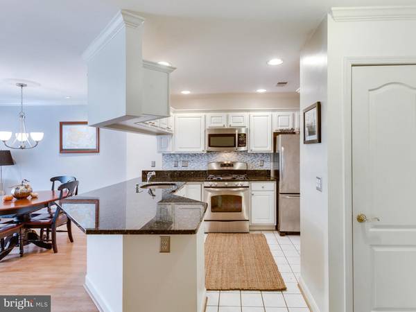 6924 FAIRFAX DR #124, Arlington, VA 22213