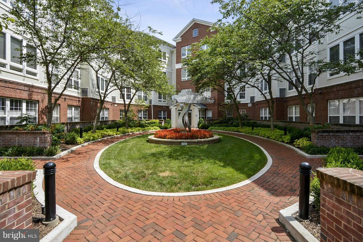 Arlington, VA 22204,801 GREENBRIER ST S #408