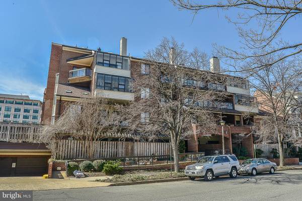 1020 STAFFORD ST #403, Arlington, VA 22201