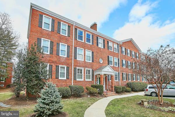 2926 BUCHANAN ST #B2, Arlington, VA 22206