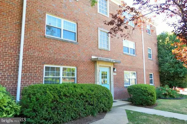 Arlington, VA 22204,5228 8TH RD S #5