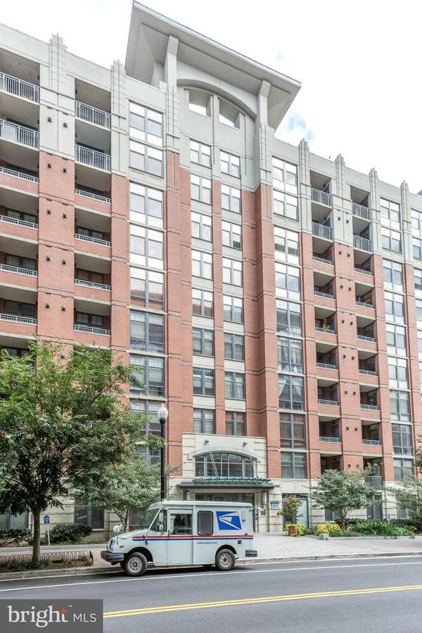 1021 NORTH GARFIELD ST #823, Arlington, VA 22201