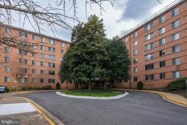 3000 SPOUT RUN PKWY #D604, Arlington, VA 22201