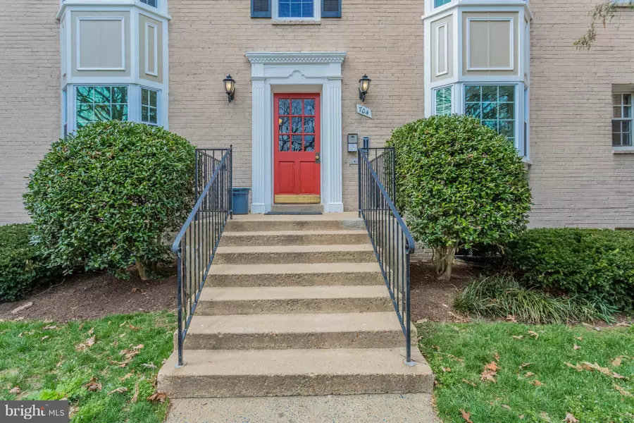 704 ARLINGTON MILL DR #201, Arlington, VA 22204