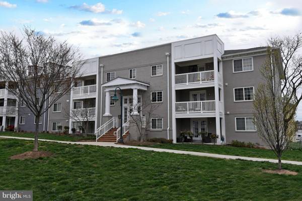 Arlington, VA 22204,4081 FOUR MILE RUN DR S #304