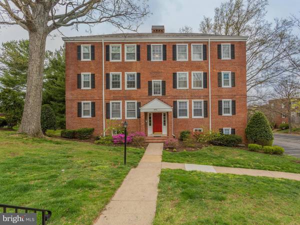 4878 28TH ST S #A2, Arlington, VA 22206