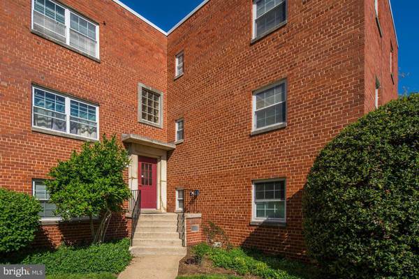 5320 8TH RD S #3, Arlington, VA 22204