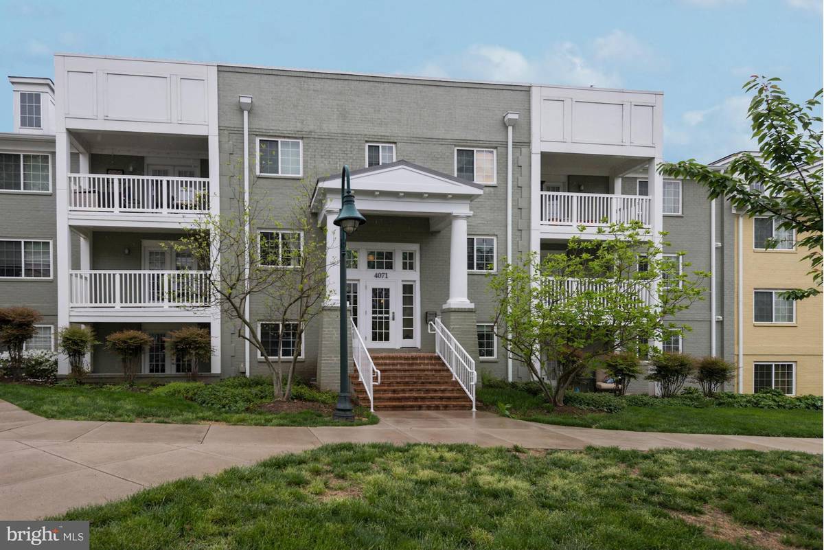 Arlington, VA 22204,4071 FOUR MILE RUN DR S #204