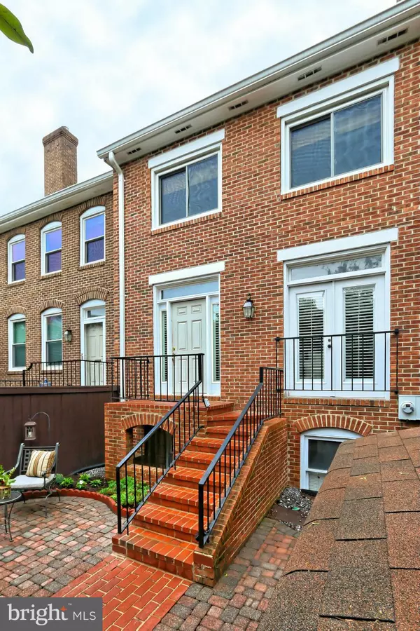 1047 STAFFORD ST N, Arlington, VA 22201