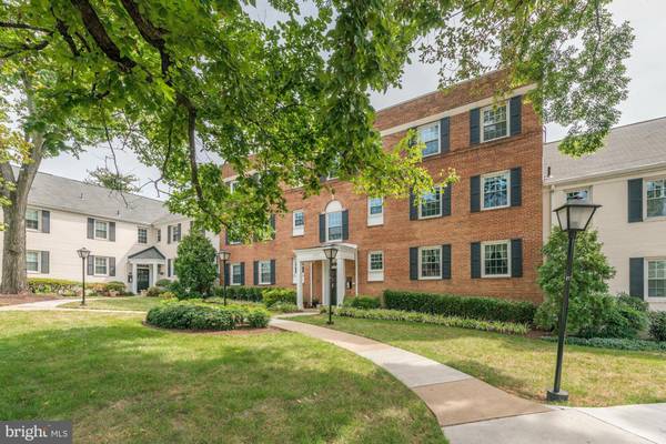 1303 WALTER REED DR #3302, Arlington, VA 22204