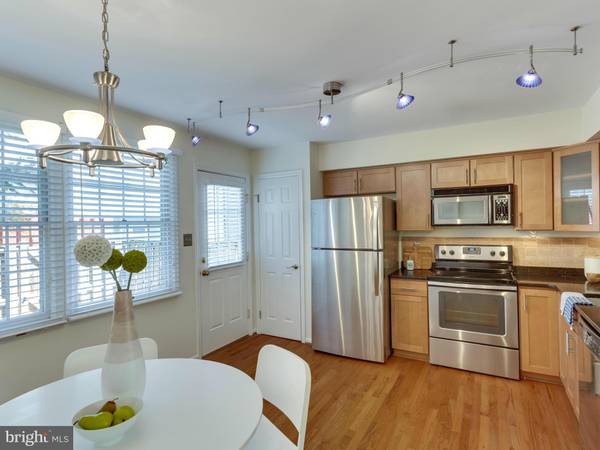 Arlington, VA 22204,5051 9TH ST S