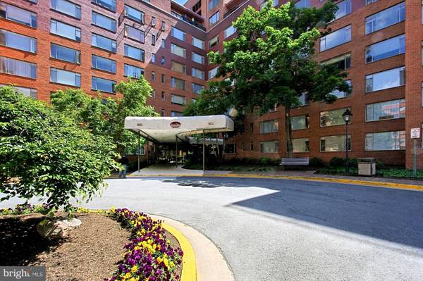 Arlington, VA 22209,1121 ARLINGTON BLVD #216