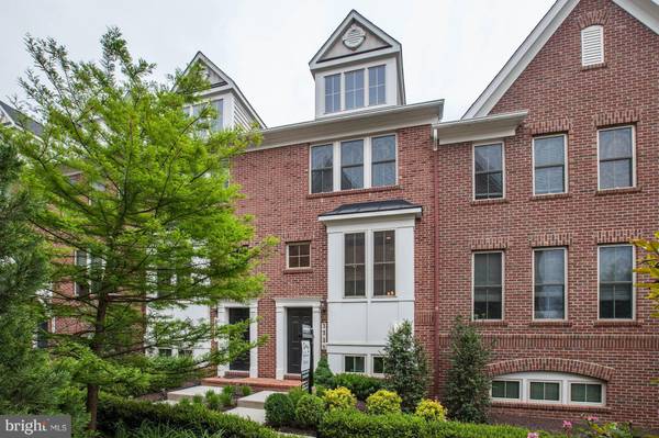 3325 KEMPER RD, Arlington, VA 22206