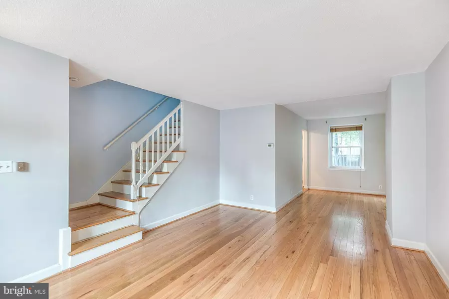 3064 BUCHANAN ST, Arlington, VA 22206