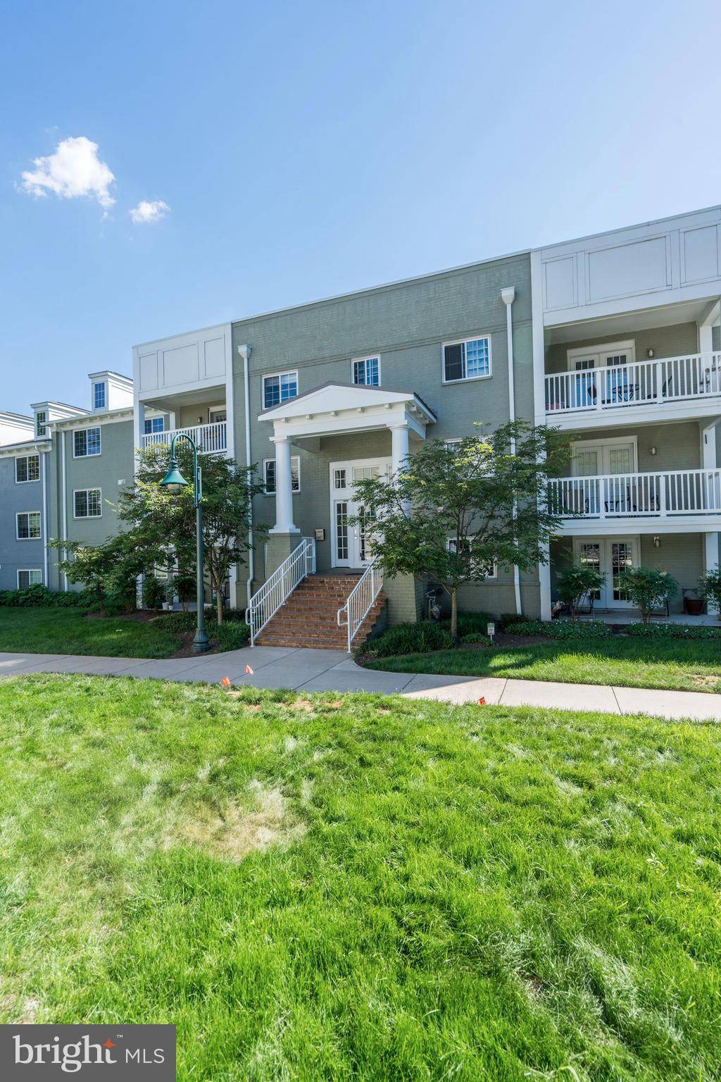 Arlington, VA 22204,4191 FOUR MILE RUN DR #301