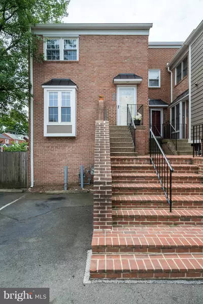 306 WAYNE ST S #F, Arlington, VA 22204