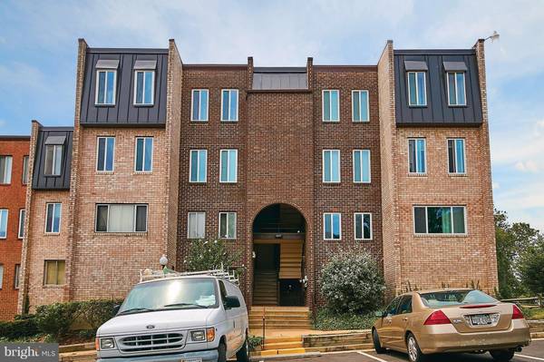 5017 7TH RD S #102, Arlington, VA 22204