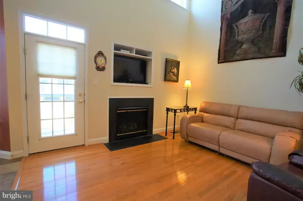 Odenton, MD 21113,7644 MILK GLASS CT