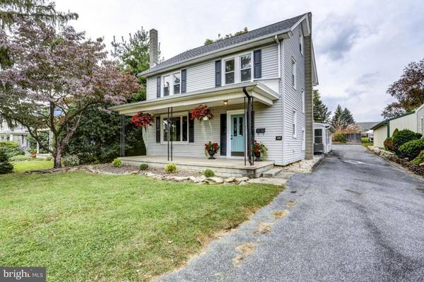 549 E MAIN ST, New Holland, PA 17557