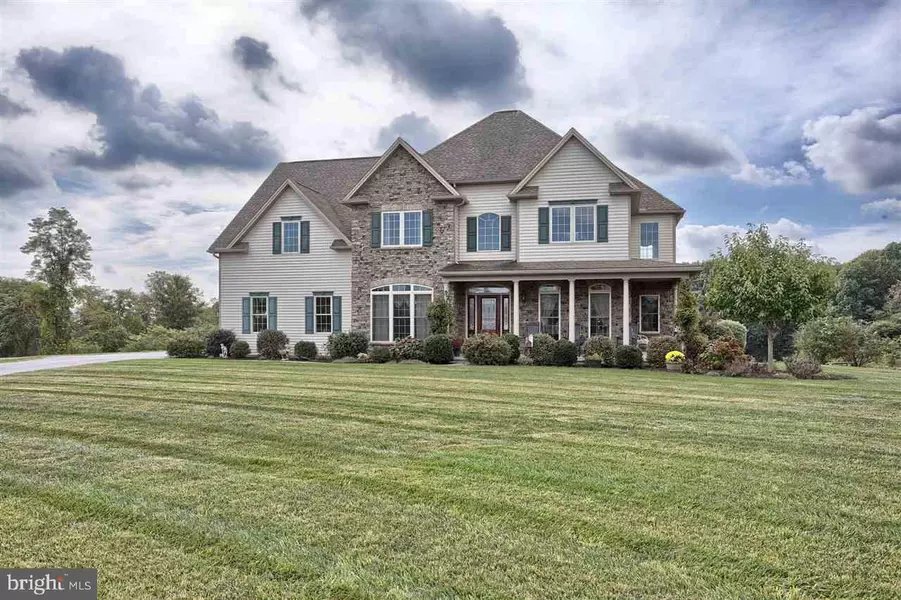 9 HARVEY CIR, Hummelstown, PA 17036