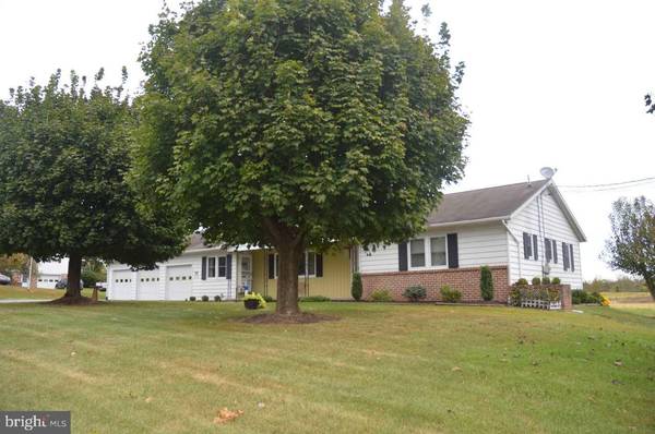 2104 TANEYTOWN RD, Gettysburg, PA 17325