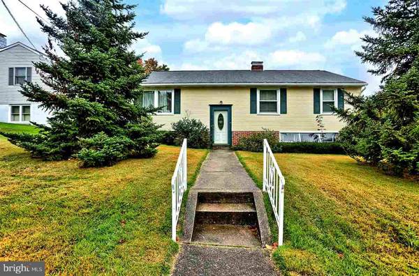 6 HILL ST, Hanover, PA 17331