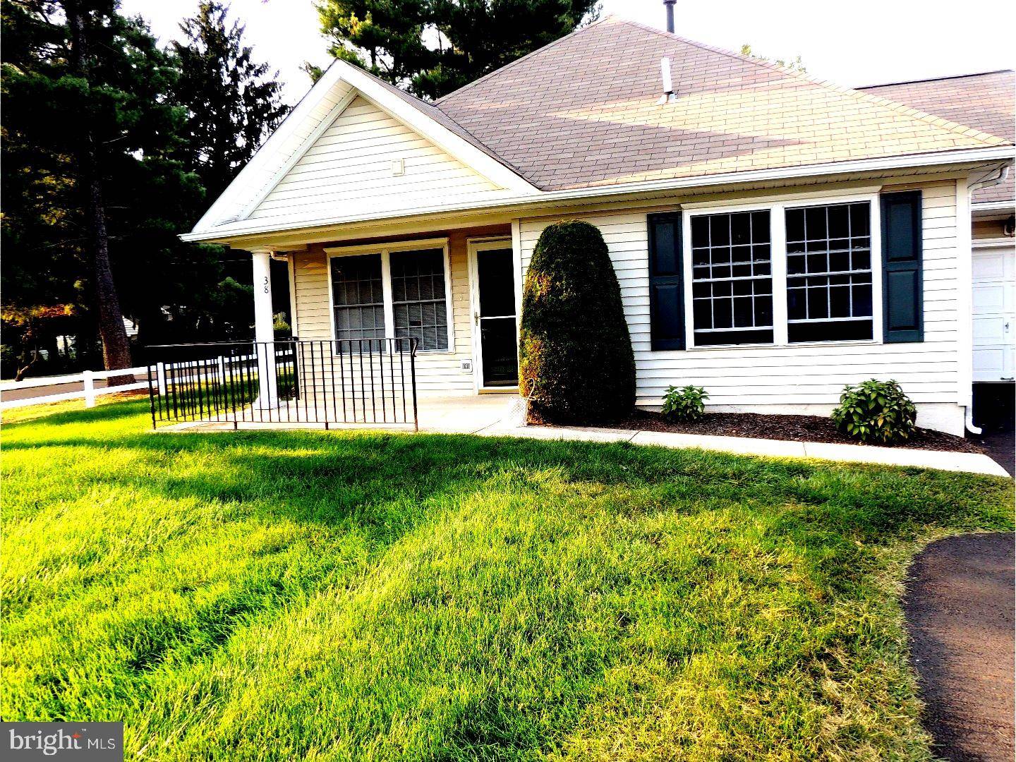 Fairless Hills, PA 19030,38 AVENROWE CT #15