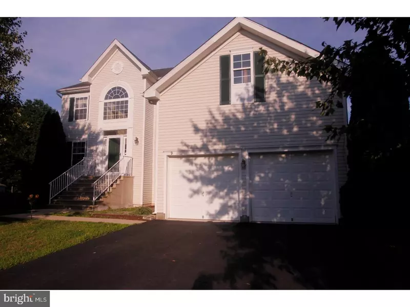 9 CLEMENT CT, Columbus, NJ 08022