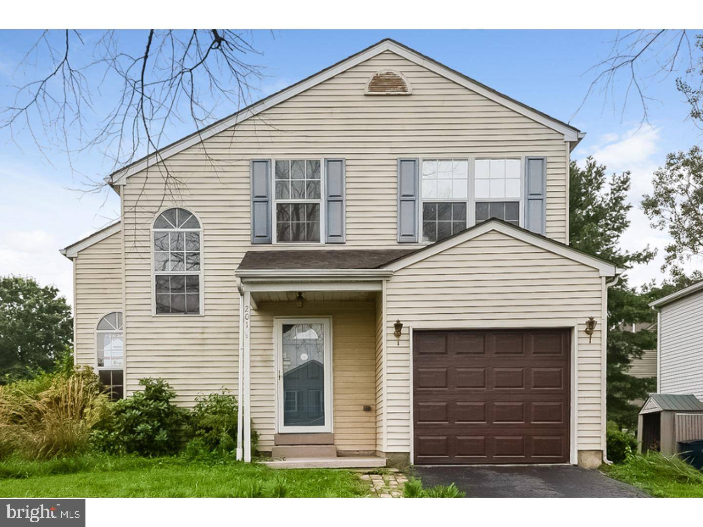 201 VILLAGE GREEN LN, Telford, PA 18969