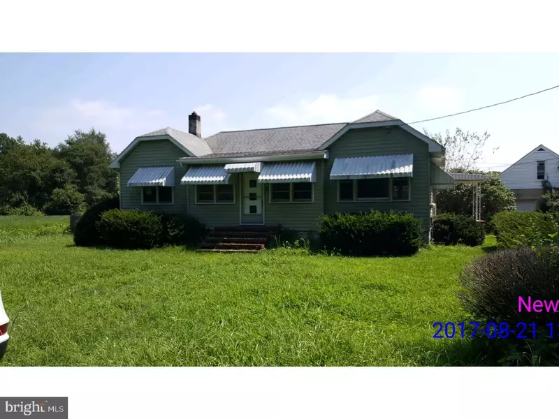 27 EAST END AVE, Carneys Point, NJ 08069