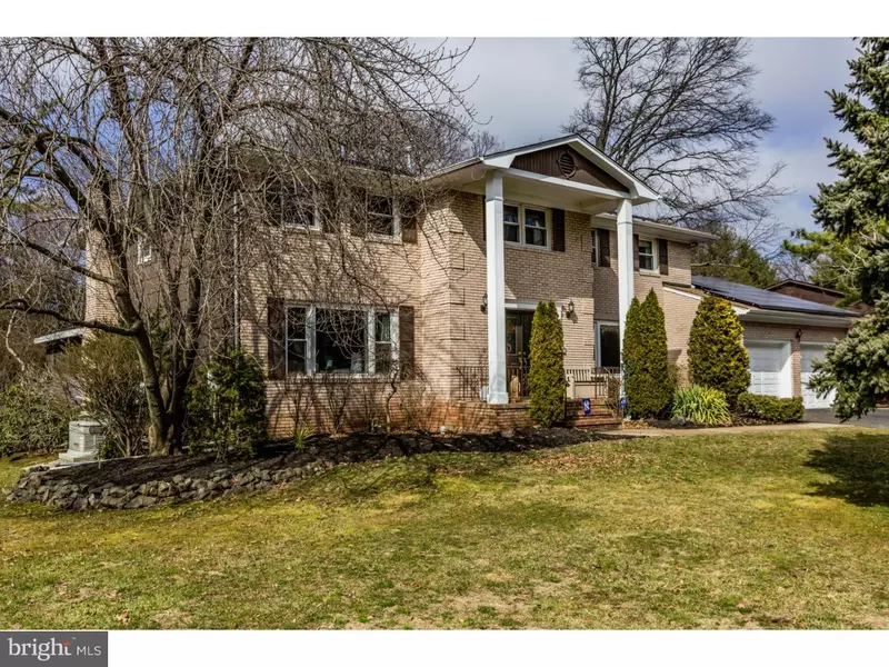 22 POINT OF WOODS DR, N Brunswick, NJ 08902