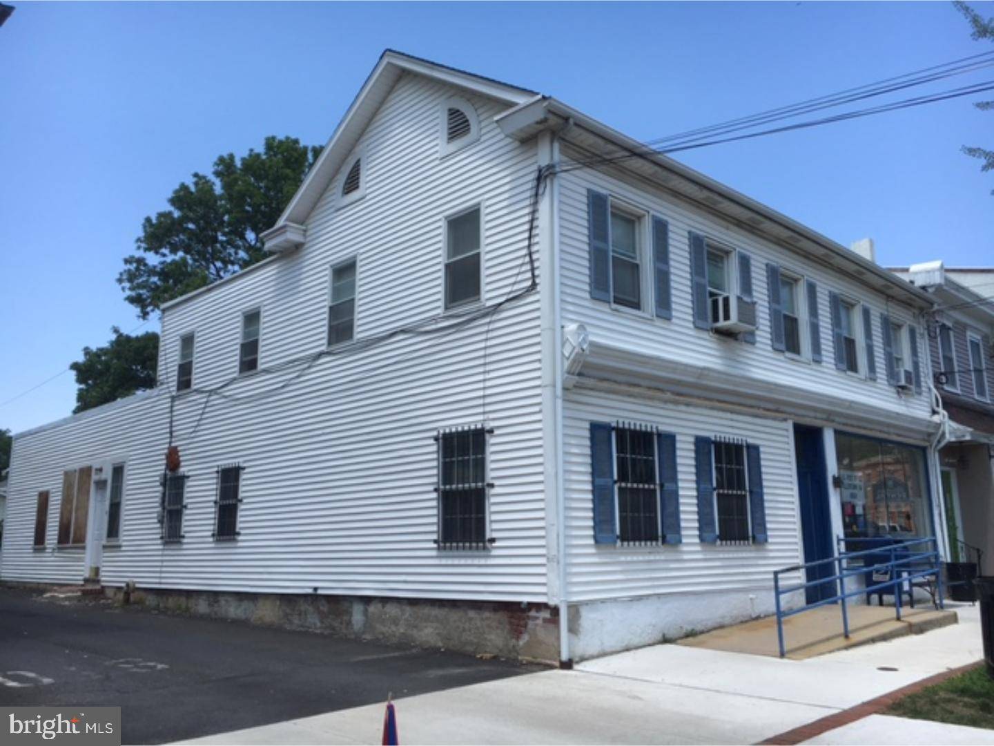 12 S MAIN ST, Allentown, NJ 08501