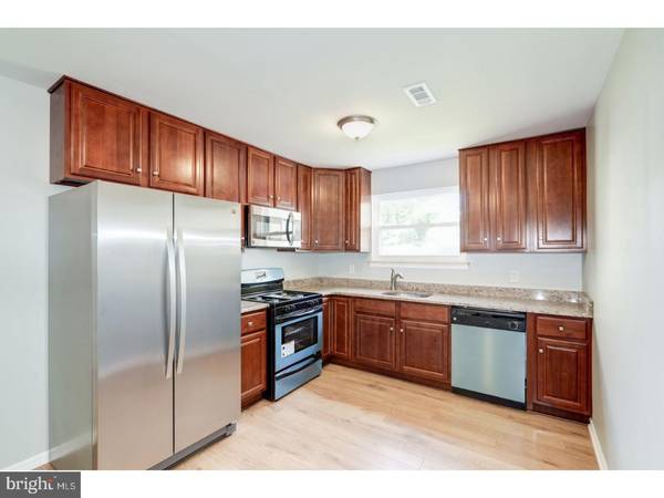 9 LUNAR LN, Sewell, NJ 08080