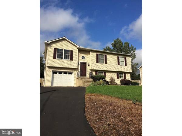 1438 WYNONAH DR, Schuylkill Haven, PA 17972