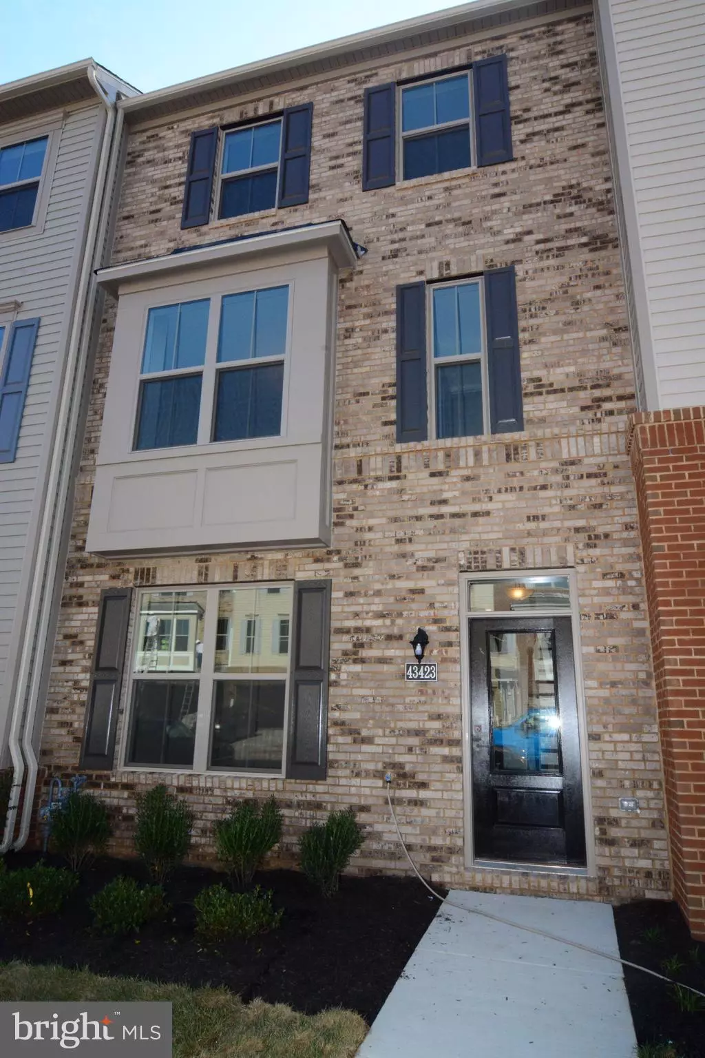 Ashburn, VA 20148,43423 ROBEY SQ