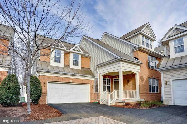 6910 INLET COVE DR, Fort Belvoir, VA 22060