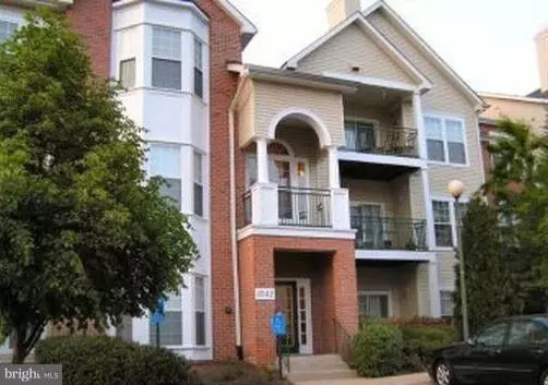 4142 FOUNTAINSIDE LN #203, Fairfax, VA 22030