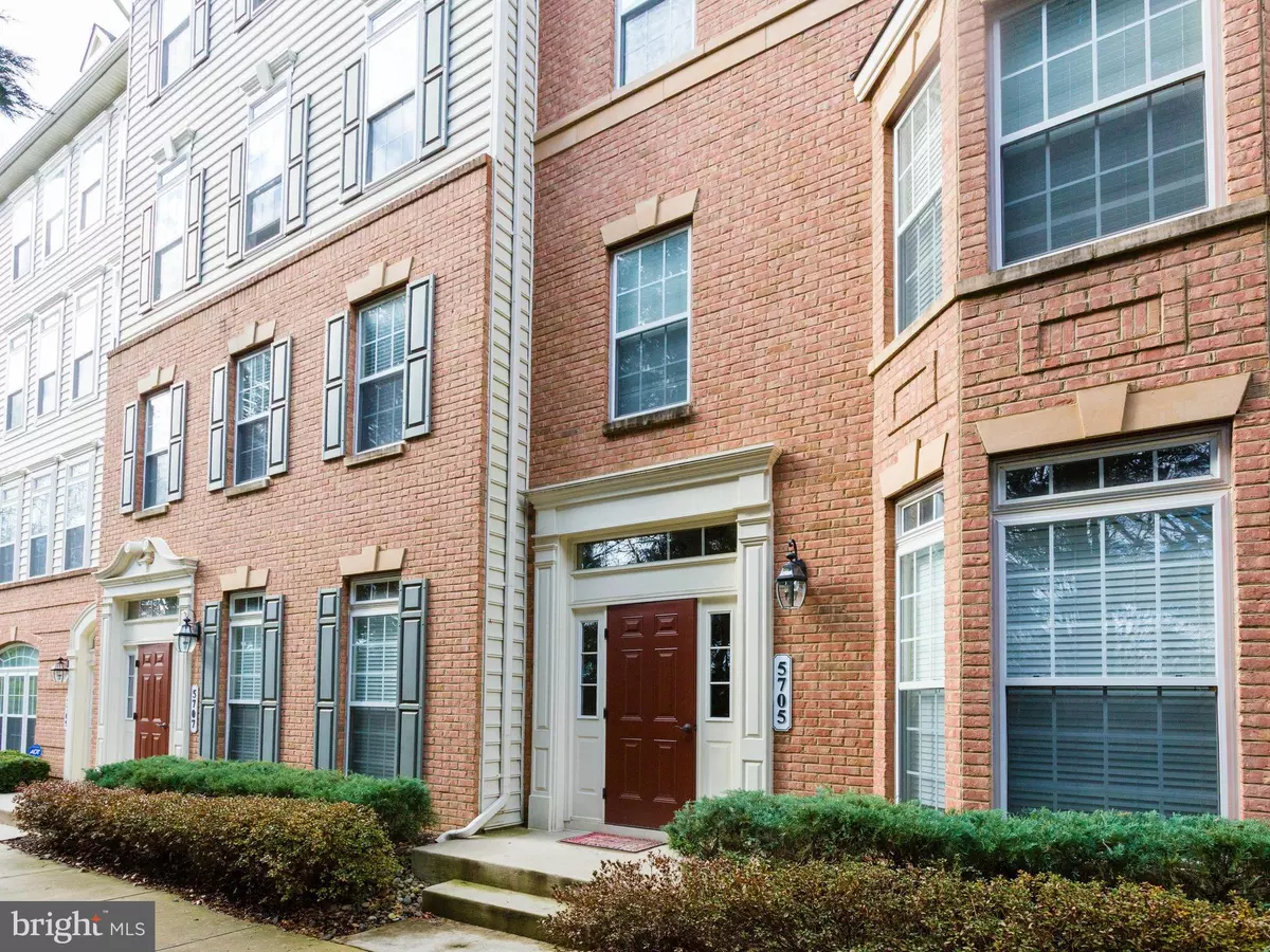 Alexandria, VA 22312,5705 CALLCOTT WAY #F